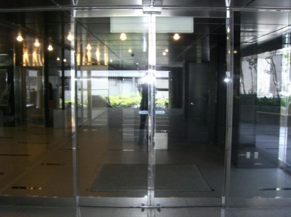 神戸市中央区海岸通の店舗・美容・物販1