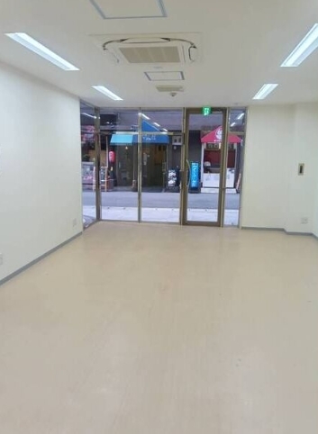 神戸市中央区八幡通の店舗1