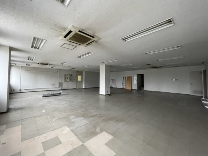 神戸市中央区波止場町の店舗1