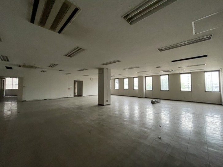 神戸市中央区波止場町の店舗3