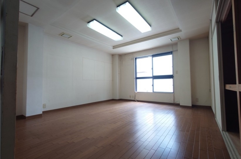 神戸市中央区海岸通の店舗4