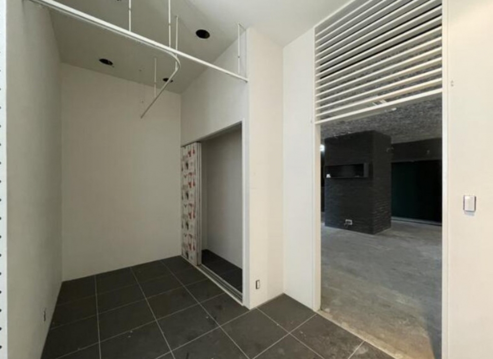 神戸市中央区加納町の店舗4