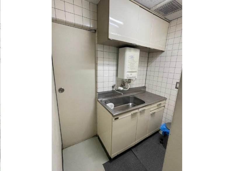 神戸市中央区八幡通の店舗3